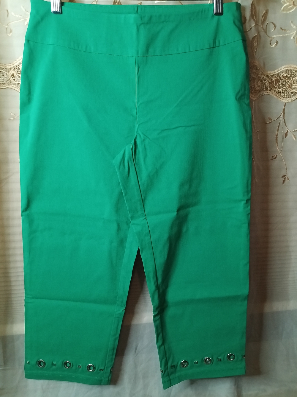 Zac & Rachel Bright Green Capri Chinos with Grommet Hem